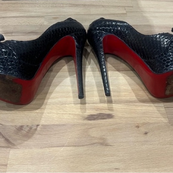Christian Louboutin Black
Python Madame Butterfly Peep Toes - Picture 11 of 11